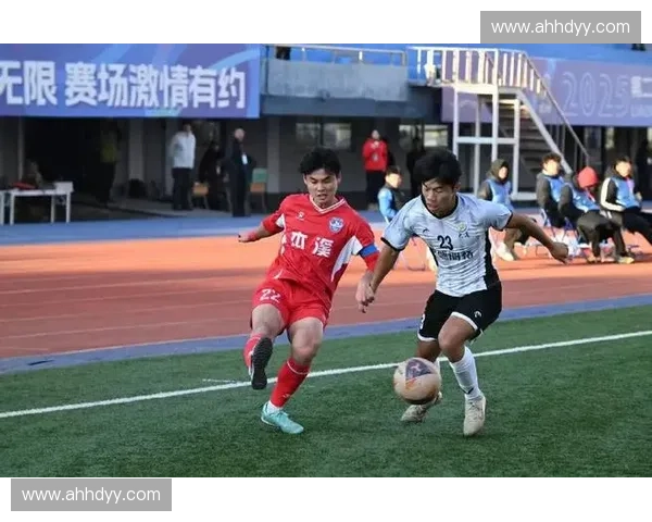 沈阳足球比赛精彩纷呈 本土球队与强队对决引爆激情与热血